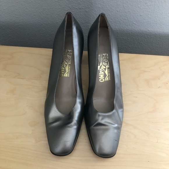 Vintage SALVADOR FERRGAMO Square Toe Pumps - Picture 9 of 10